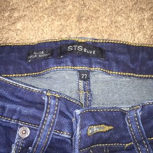 Skinny jeans! With frayed hens